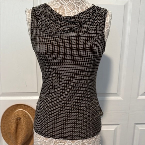 Banana Republic Factory Geometric Sleeveless Top - Picture 1 of 7